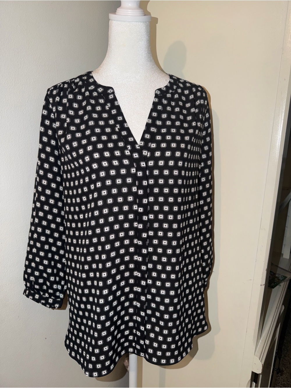 NYDJ Black and White Geometric Split-Neck blouse